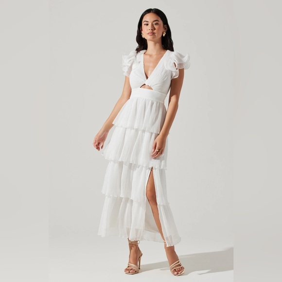 Astr Dresses & Skirts - ASTR the lable beautiful ruffled and tiered white dress